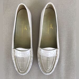 Oldmaine Trotters White Women's Loafers